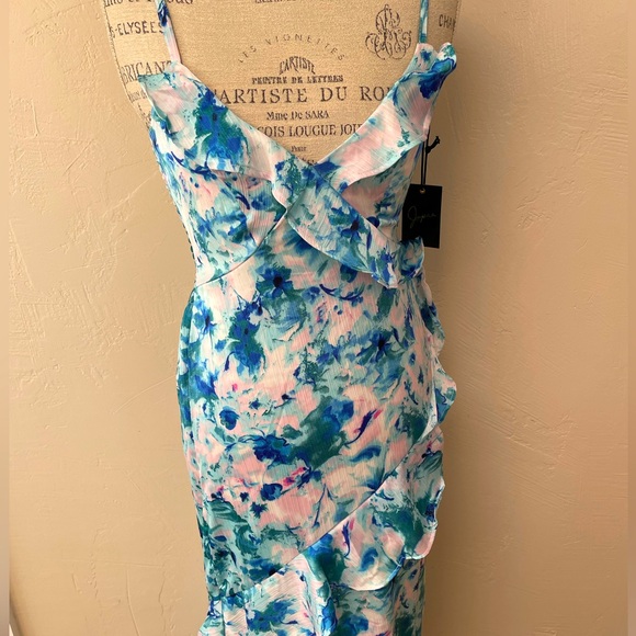 4/$20 BNWT Pretty Dress with Flirty Ruffles - Picture 6 of 7